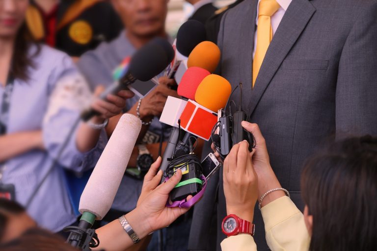 الرئيسان الأمريكي والصيني يلتقيان وجها لوجه في إندونيسيا