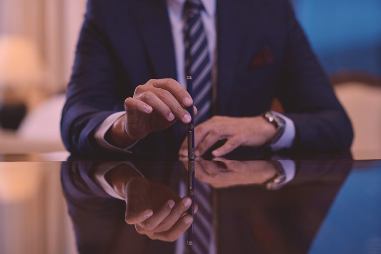 “الديمقراطية في خطر” مع اقتراب الانتخابات الأمريكية